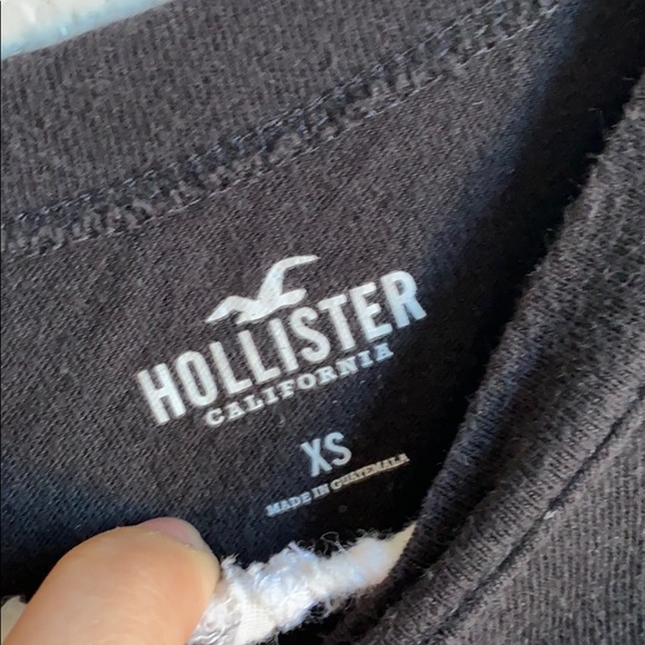 Black basic Holister tee - Picture 2 of 2